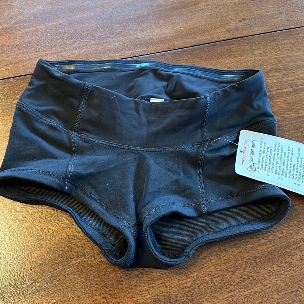 Lululemon Booty Short - Sz4 NWT